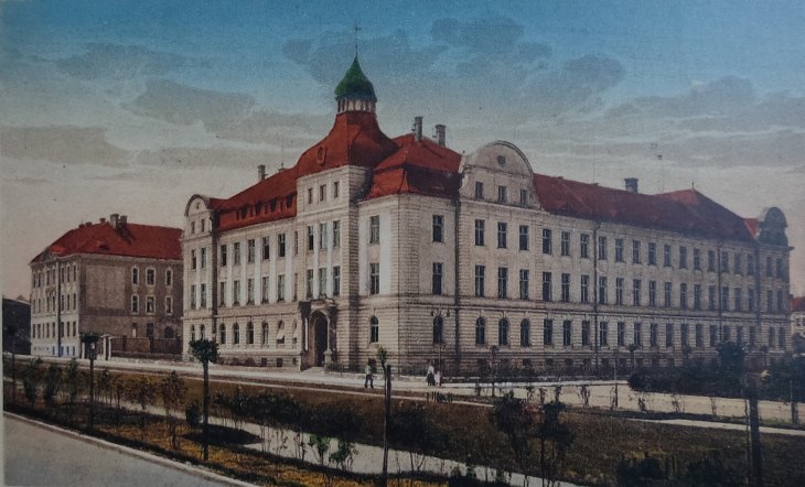 Zemské ředitelství pošt a telegrafů, pohled od severovýchodu. Zdroj: Reprodukce Jiří Siostrzonek, Pohlednice z Opavy 1908–1945. Rok: 1922
