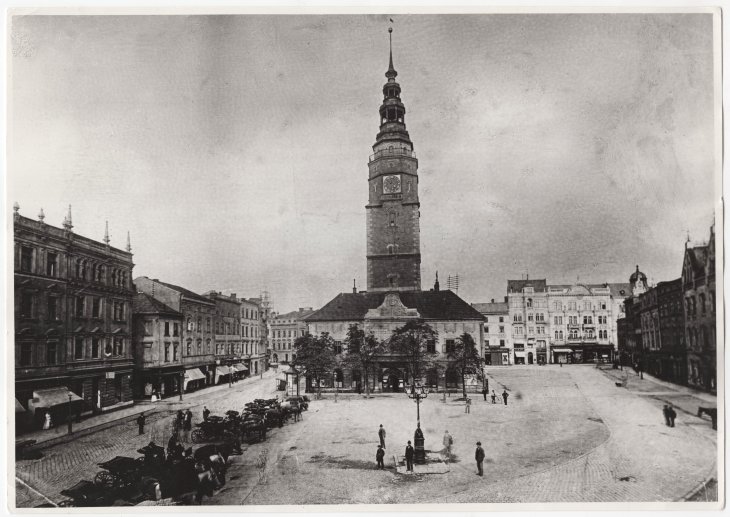 Hláska/Schmetterhaus, podoba před přestavbou, pohled na hlavní průčelí. Zdroj: Státní okresní archiv Opava, Sbírka dokumentačního materiálu, kart. 124/17. Rok: konec 19. století 