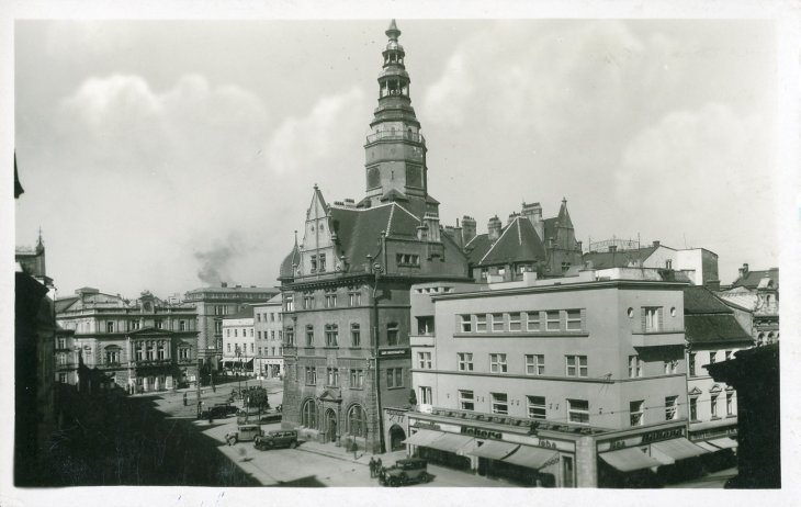 Dom mieszkalny ze sklepem Alexandra Niedermeyera. Źródło: Muzeum Ziemi Śląskiej w Opawie, sig. FP 13768-2. Rok: 1934 