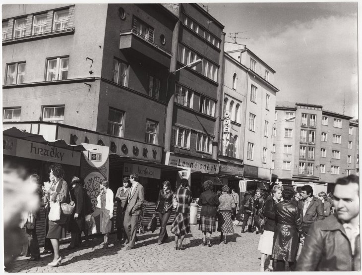 Dom mieszkalny ze sklepem „TEBA“ Friedy Teitelbaum. Źródło: Powiatowe Archiwum Państwowe w Opawie, kart. 131/10. Rok: Lata 80. XX wieku