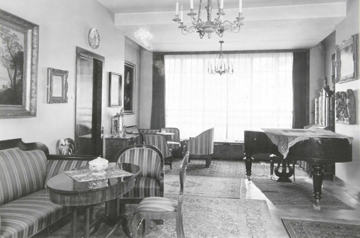 Vila Augusta Lassmanna, interiér pánského pokoje v přízemí. Zdroj: Slezské zemské muzeum, uměleckohistorické pracoviště, Braunův archiv, sig. D 3548. Rok: 30. léta 20. století 