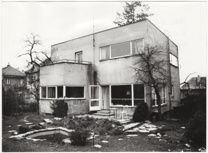 Vila JUDr. Jaroslava Klimeše, pohled od jihu. Zdroj: Státní okresní archiv Opava, Sbírka dokumentačního materiálu, kart. 128/3. Rok: 80. léta 20. století 