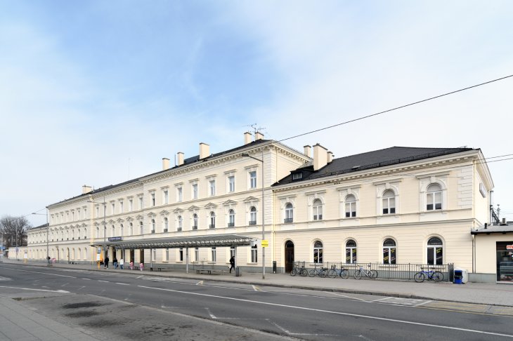  Výpravní budova železniční stanice Opava východ