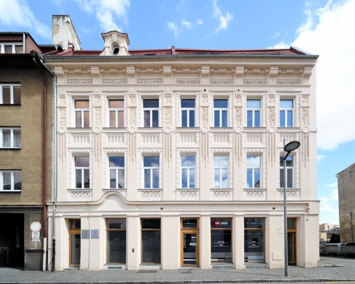  Nájemní dům s restaurací U Zlatého zajíce